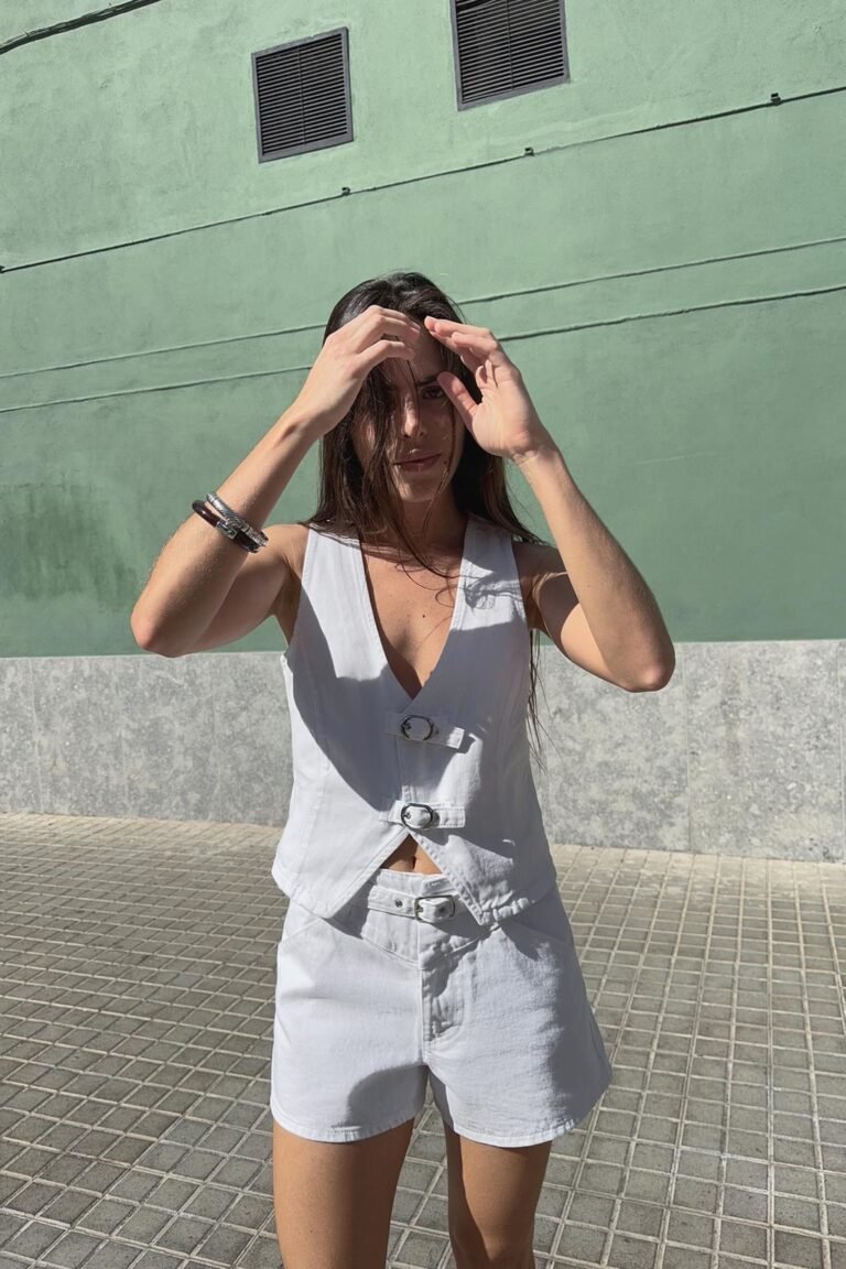 Combishort blanc minimaliste été – look chic et décontracté