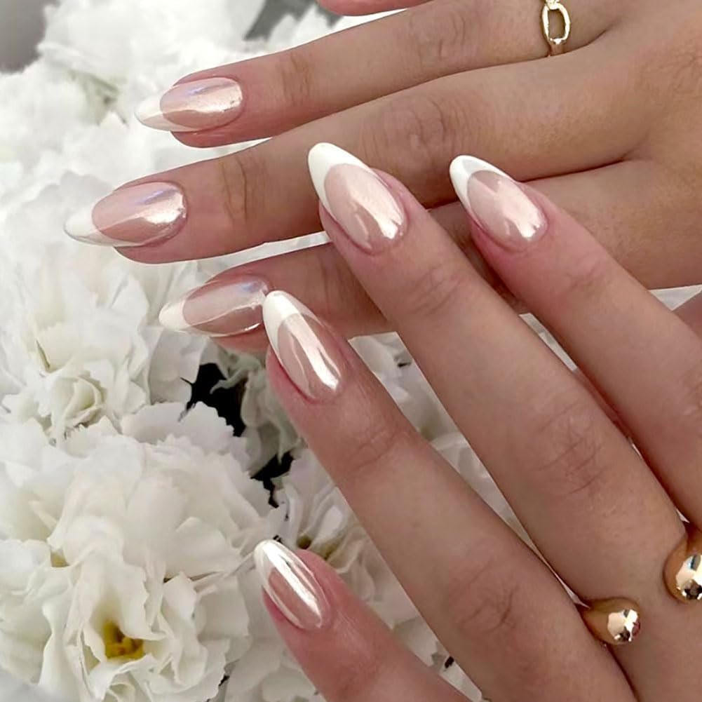 Manucure pour l'été, faux ongles nude